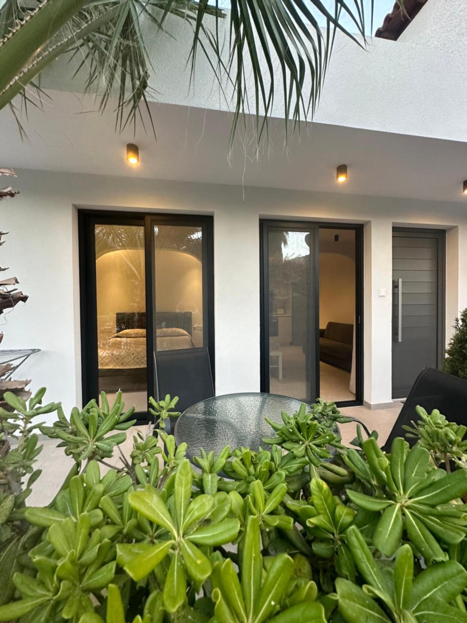 Royal Sunset Studios & Apartments Limassol Exterior foto