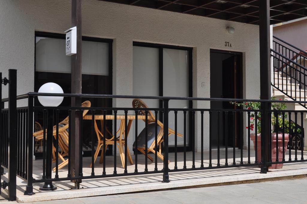 Royal Sunset Studios & Apartments Limassol Exterior foto